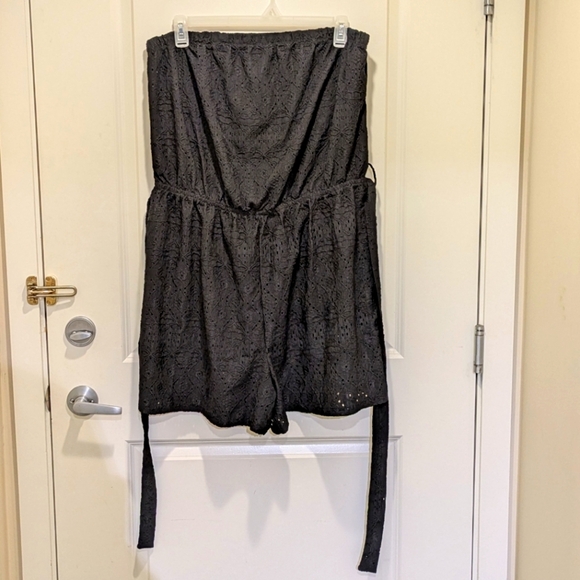 EUC Reitmans 2X Sleeveless Embroidered Eyelet Fabric Belted Romper - Picture 6 of 6